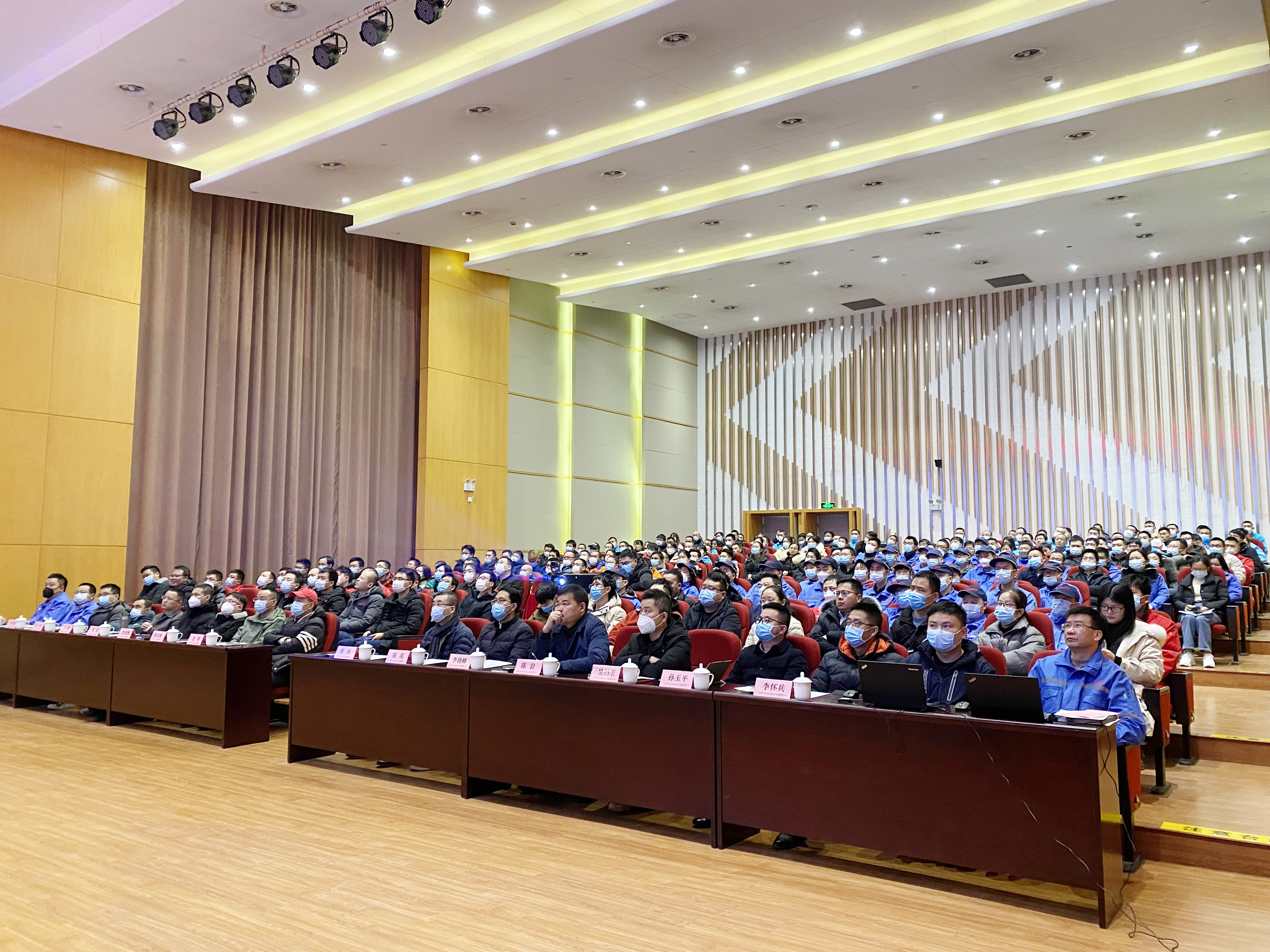 富瑞特装：截至2025年12月10日股东人数为46585人