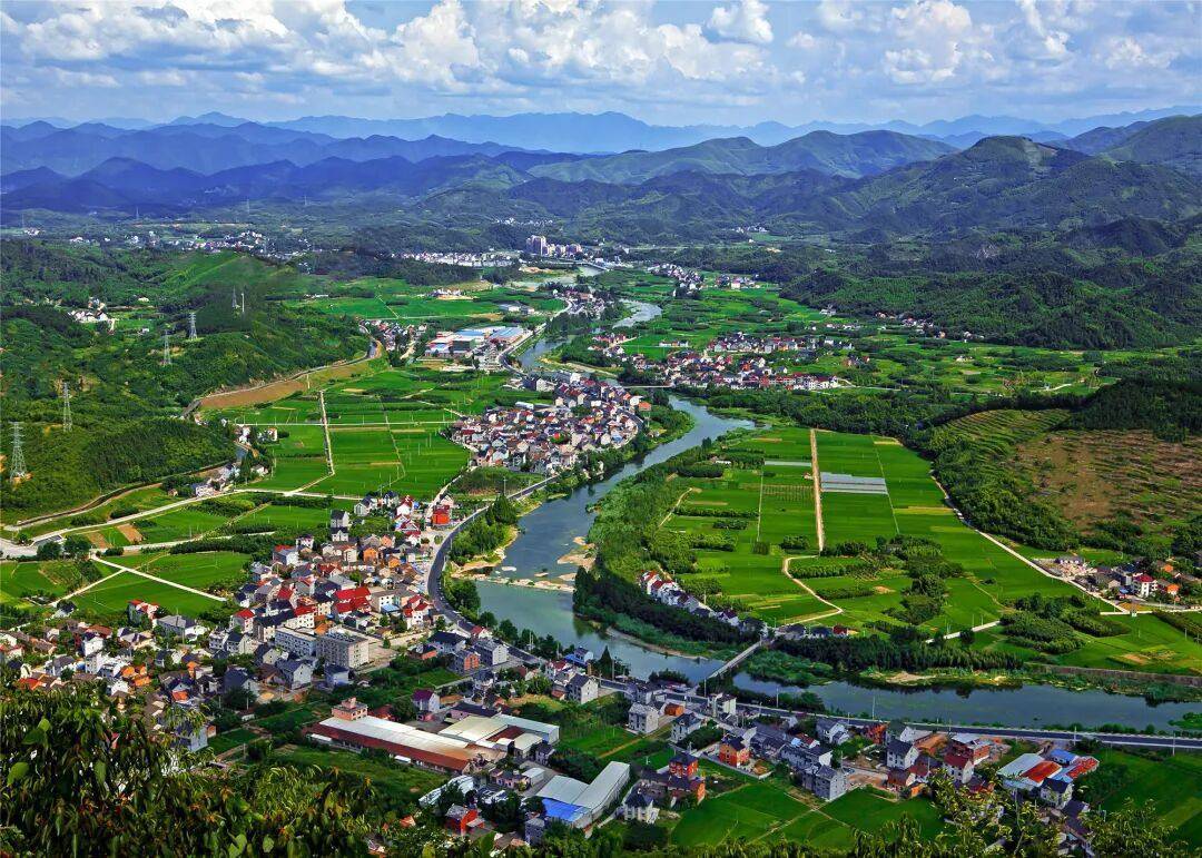 利比里亚交通部启动五年战略规划,以现代化交通系统驱动经济发展