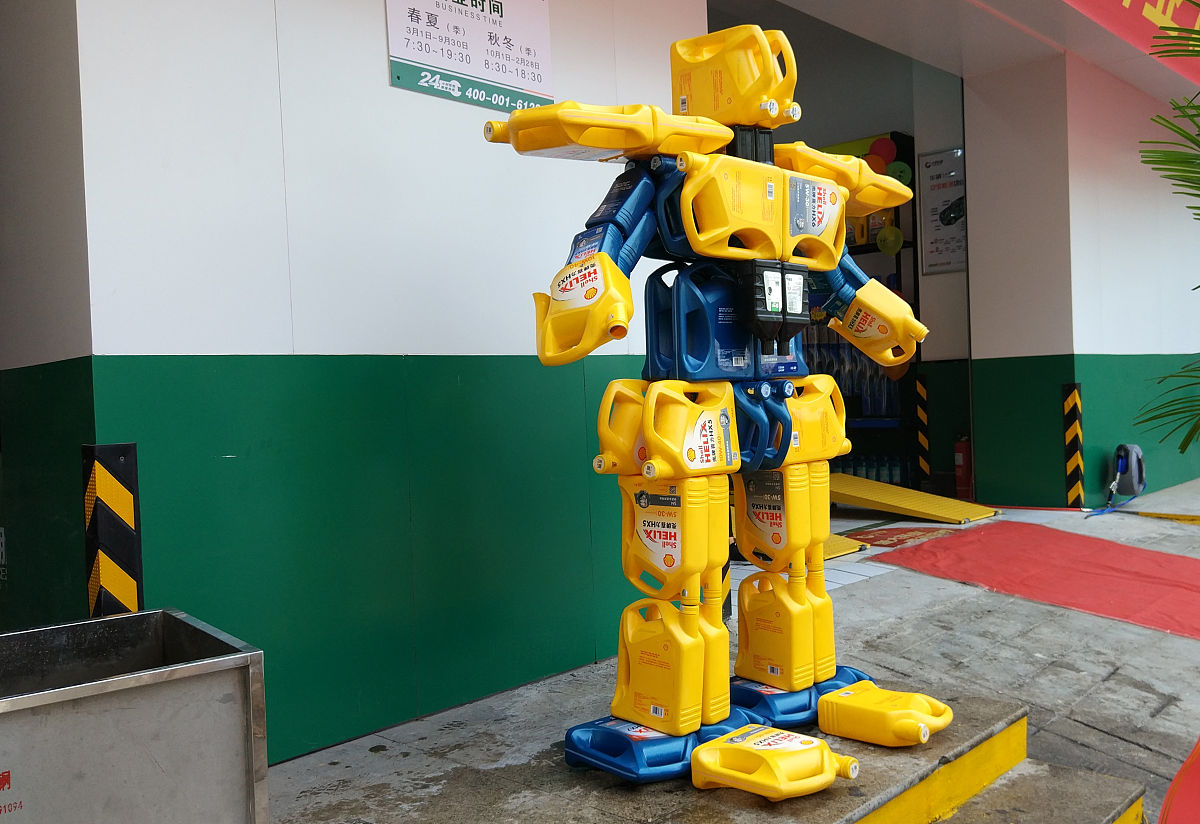 万凯新材(301216.SZ)：控股孙公司拟向灵心巧手提供人形机器人手臂相关的轻量化零部件与结构件产品以及人形组装服务