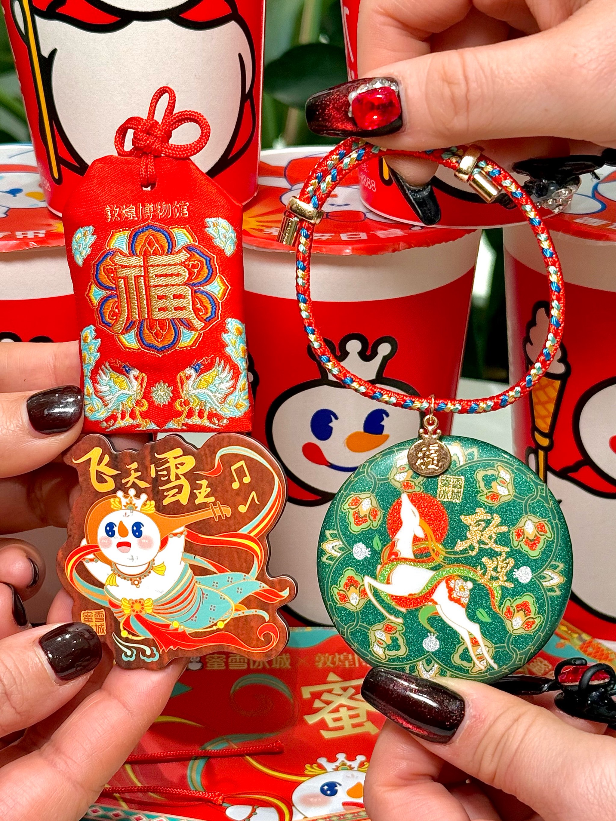 旺旺集团与天坛公园联名 “祈福大雪饼”火爆出圈