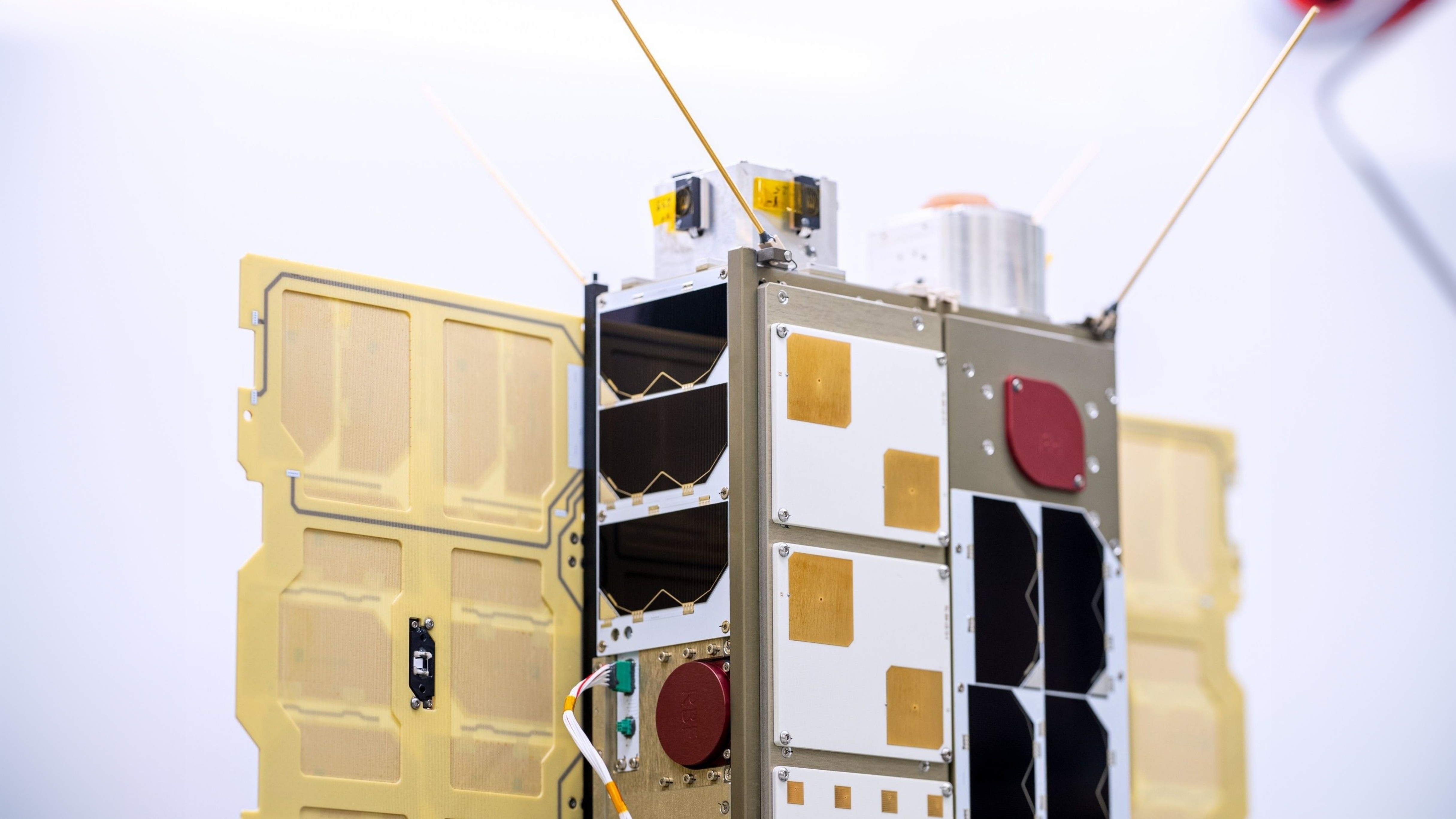 *ST铖昌(001270.SZ)：低轨卫星星座的批量发射、组网进度及节奏尚存在不确定性