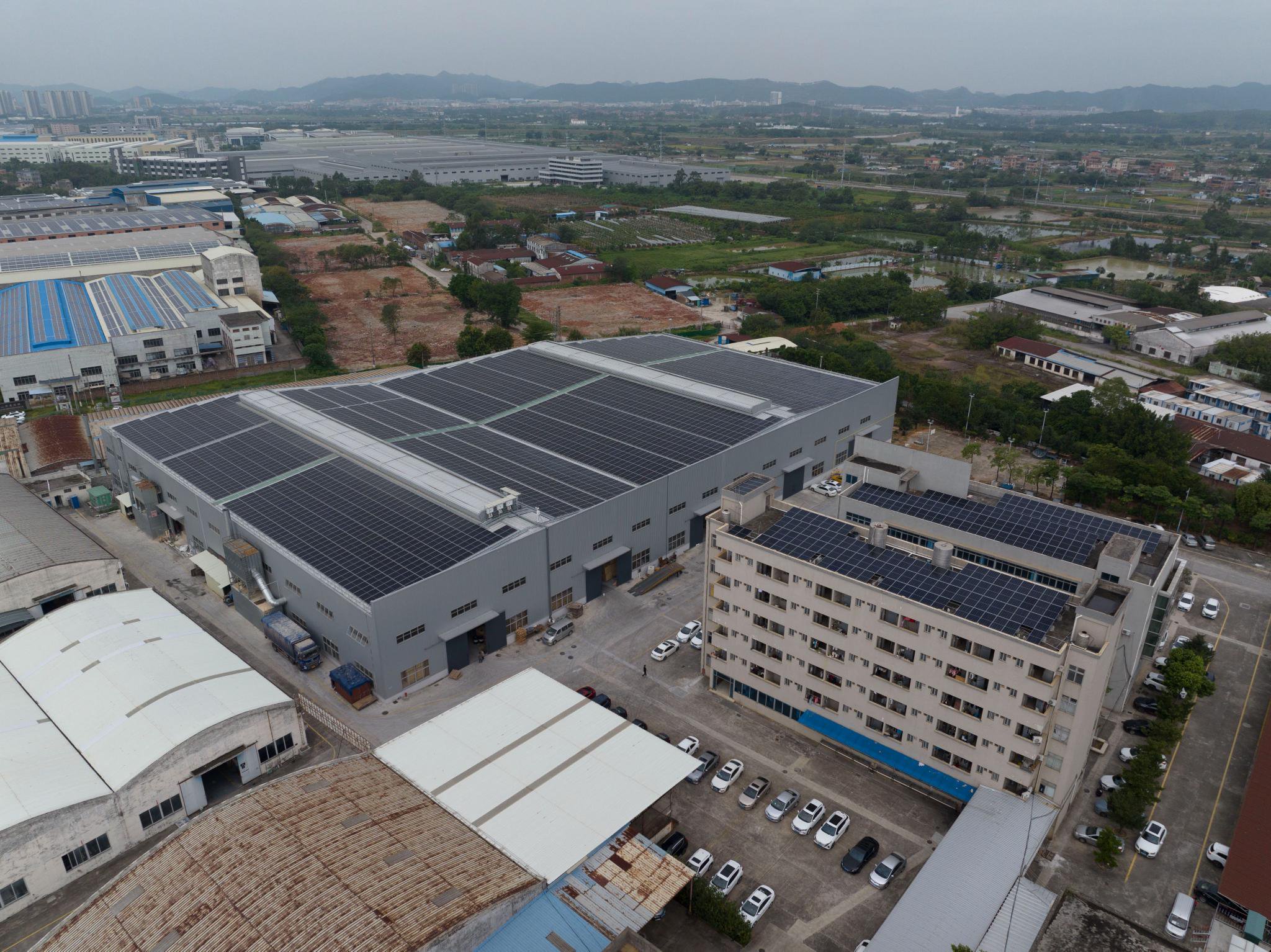 内卷中苦战，全球前四大光伏组件制造商半年合亏超百亿