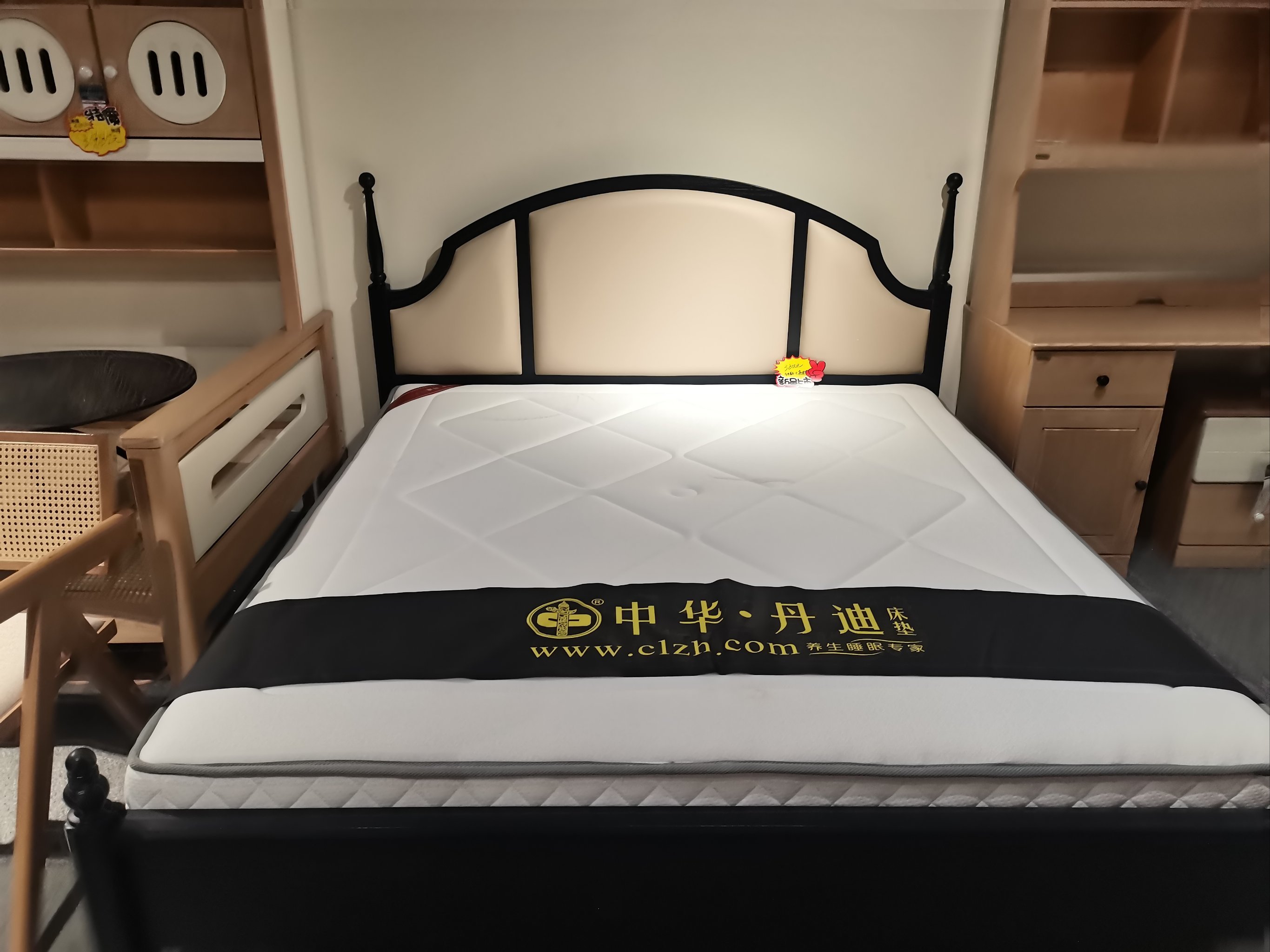 喜临门获得外观设计专利授权:“床架(法诗曼松软款2516)”