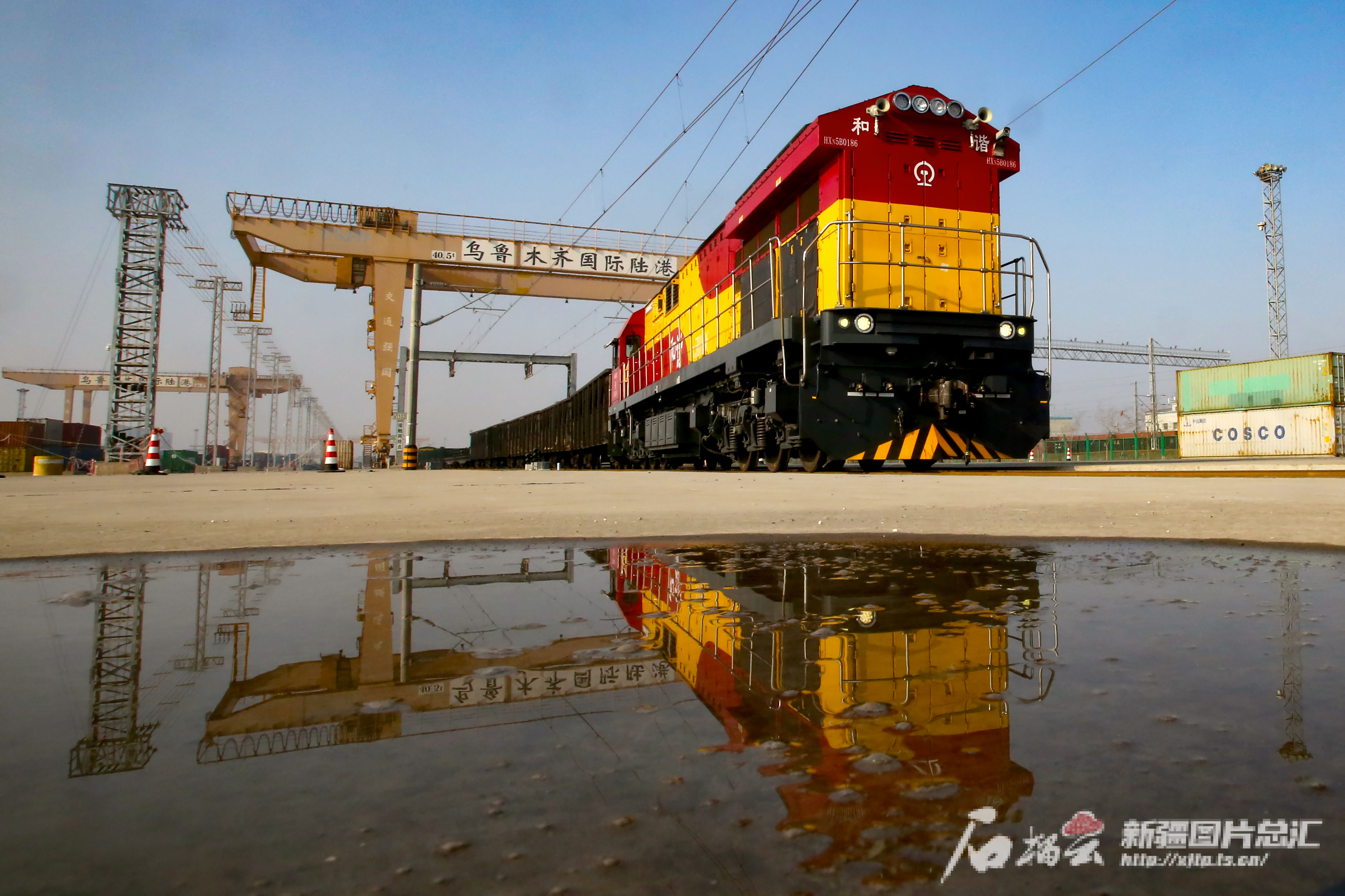 上海：全球领先LNG运输船“天山”号顺利交付