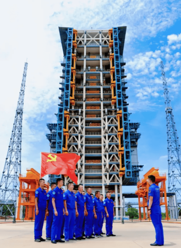 我国首个载人登月发射工位首次执行点火发射任务