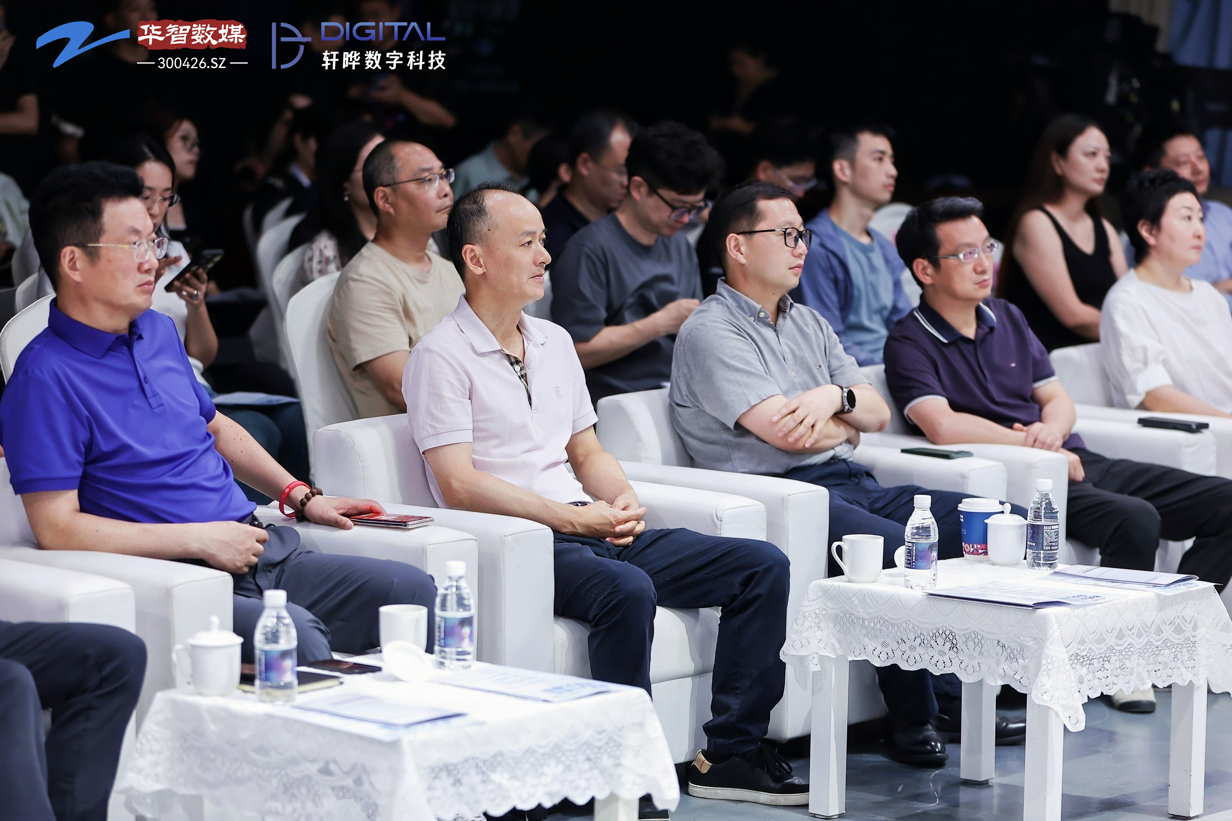 华智数媒：公司截至2026年2月27日的股东总户数为18,430