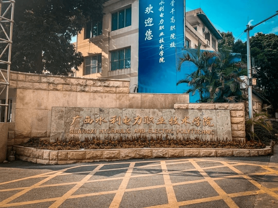 灿能电力：2月26日至3月3日高管姚东方、翟宁、刘静减持股份合计21.4万股