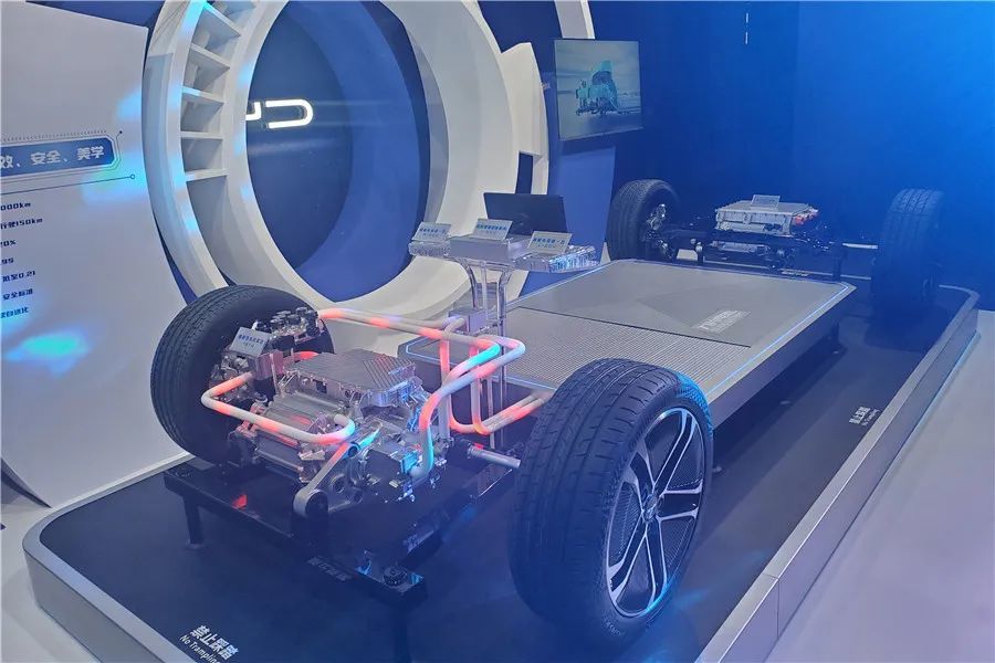 比亚迪公布国际专利申请:“流道结构、热管理模块、热管理系统以及车辆”