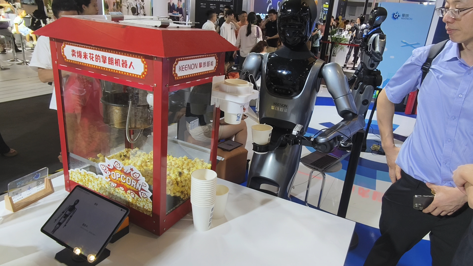 智瞰AI丨擎朗李通：让机器人走出实验室，奔赴烟火日常