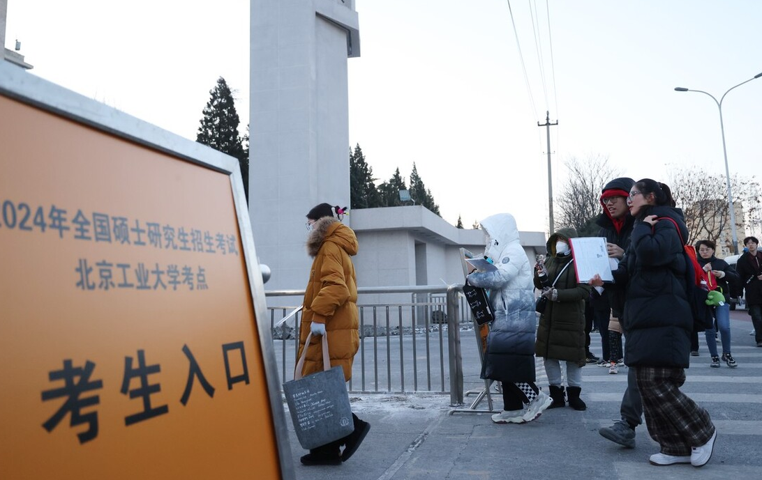 半年考上演“过山车”！多只基金规模暴涨又“高台跳水”，什么情况？