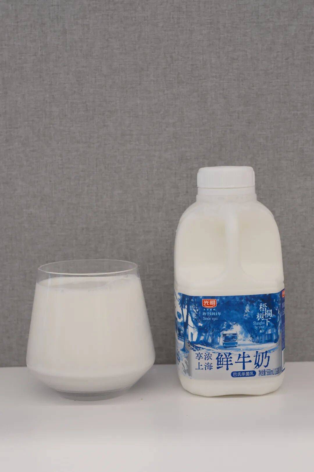 光明乳业发布马年焕新系列及上海限定鲜牛奶