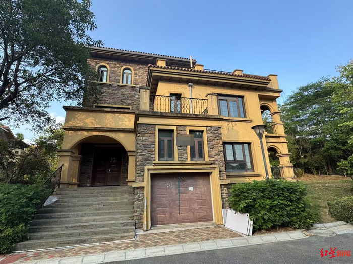 陆家嘴子公司18.31亿债务纠纷新进展:抵押资产暂无法处置,法院终结执行程序