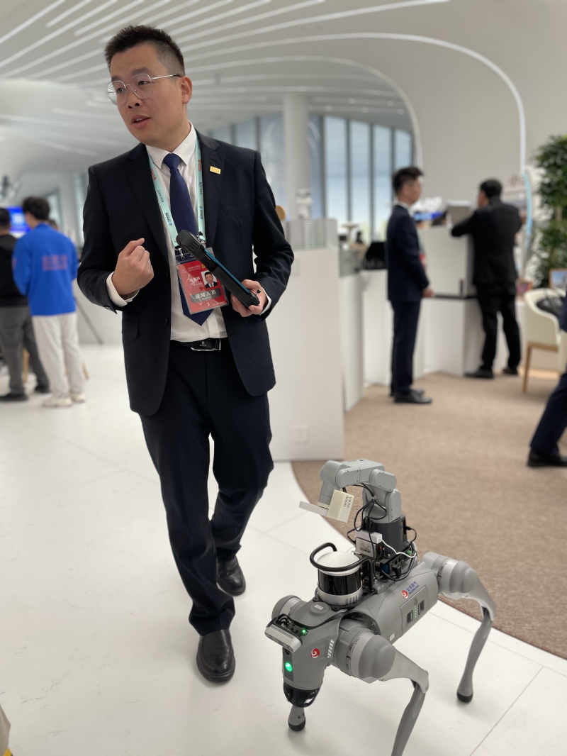 马年春晚同款机器人亮相2026中关村论坛年会