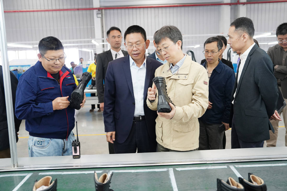 驻非盟使团团长蒋烽大使会见非盟委员会经贸委员贝洛贝