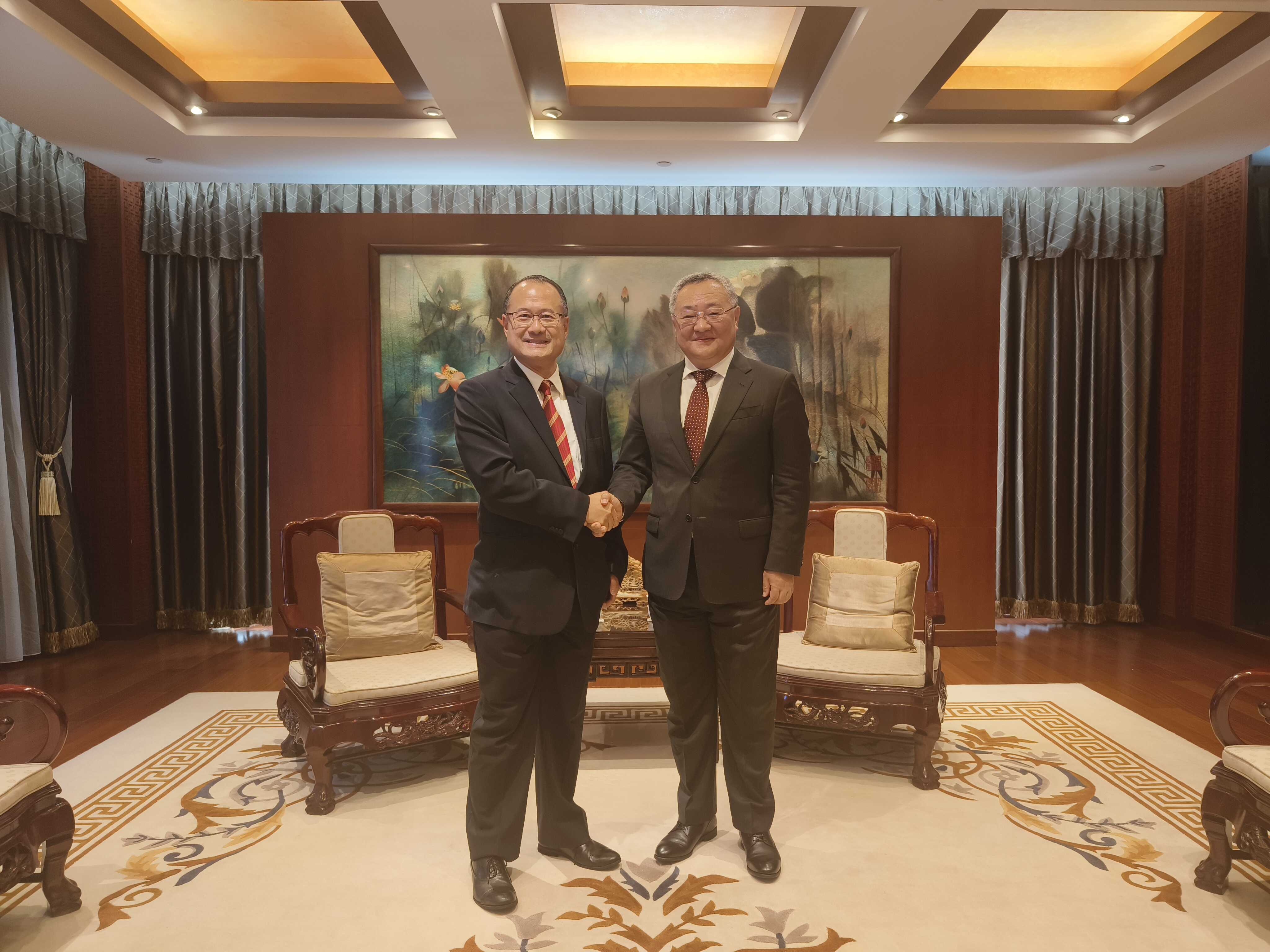 驻非盟使团团长蒋烽大使会见非盟委员会经贸委员贝洛贝