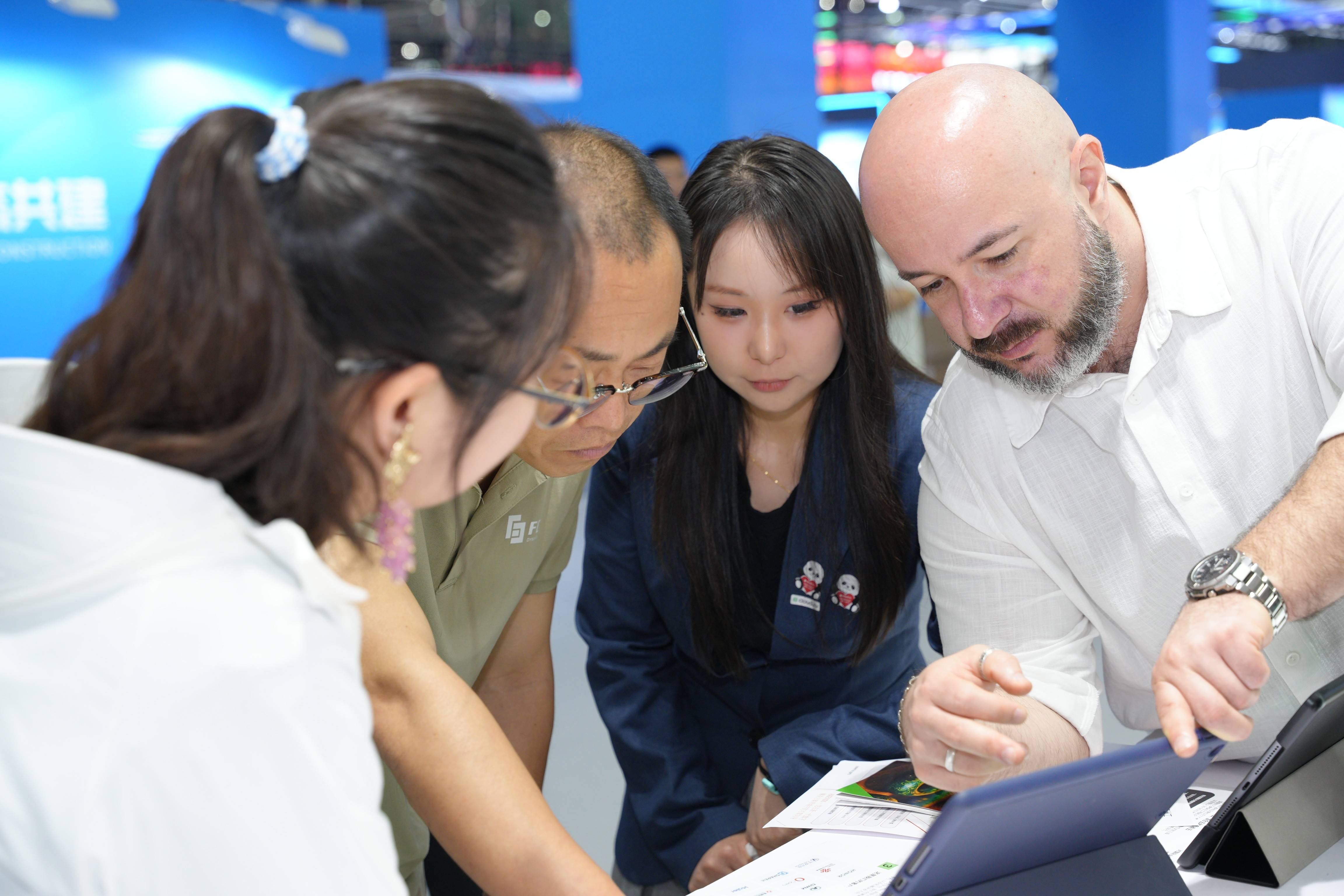 上海人工智能实验室发布超智融合算力平台 破解科研算力孤岛难题