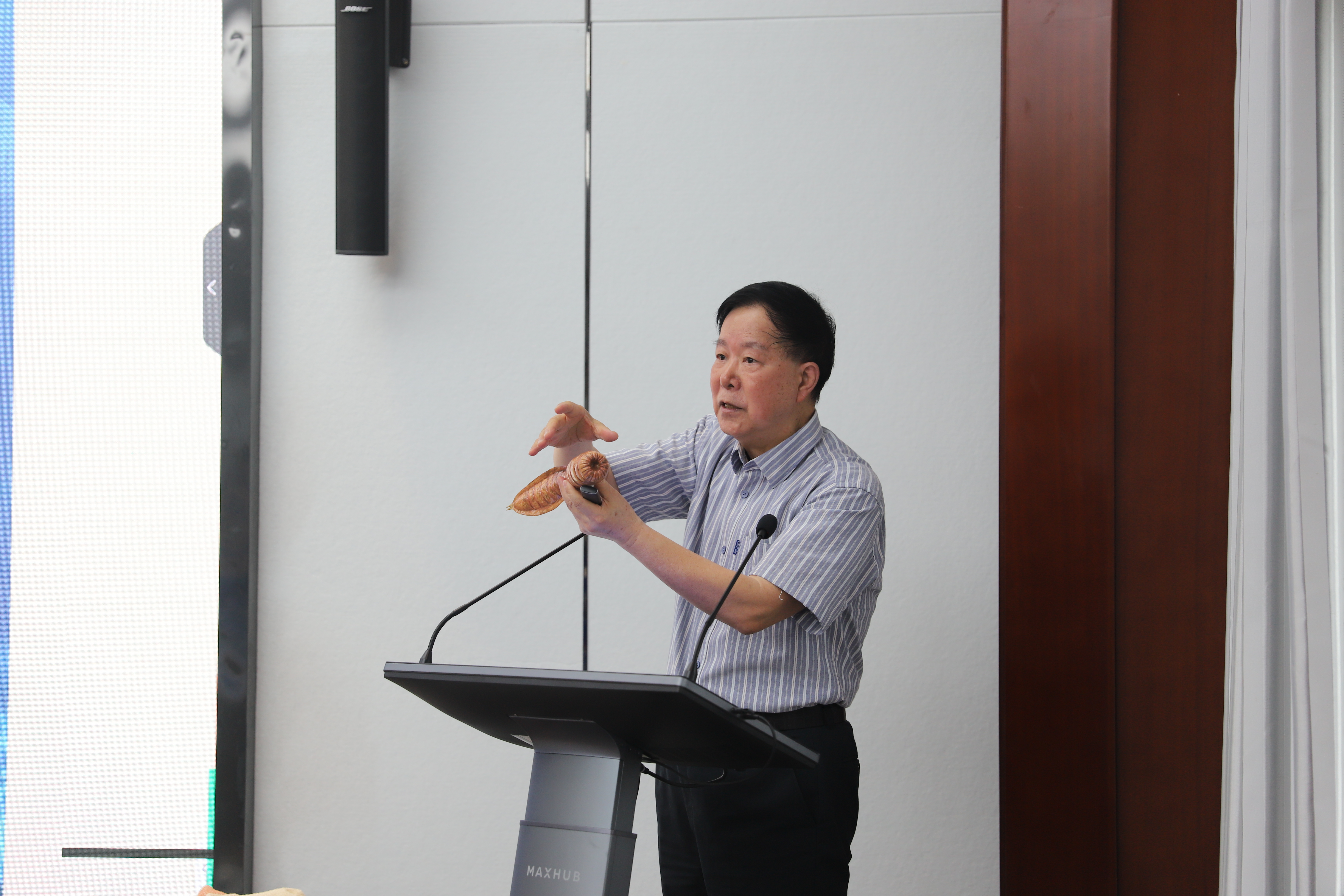 我国学者为破解“达尔文的困惑”提供证据