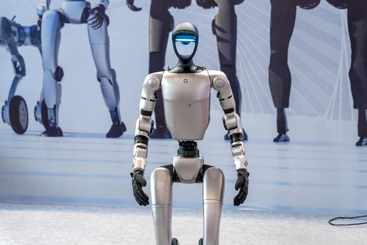 秀我中国｜备战人形机器人半程马拉松，“西湖o1”“智能背包”亮相