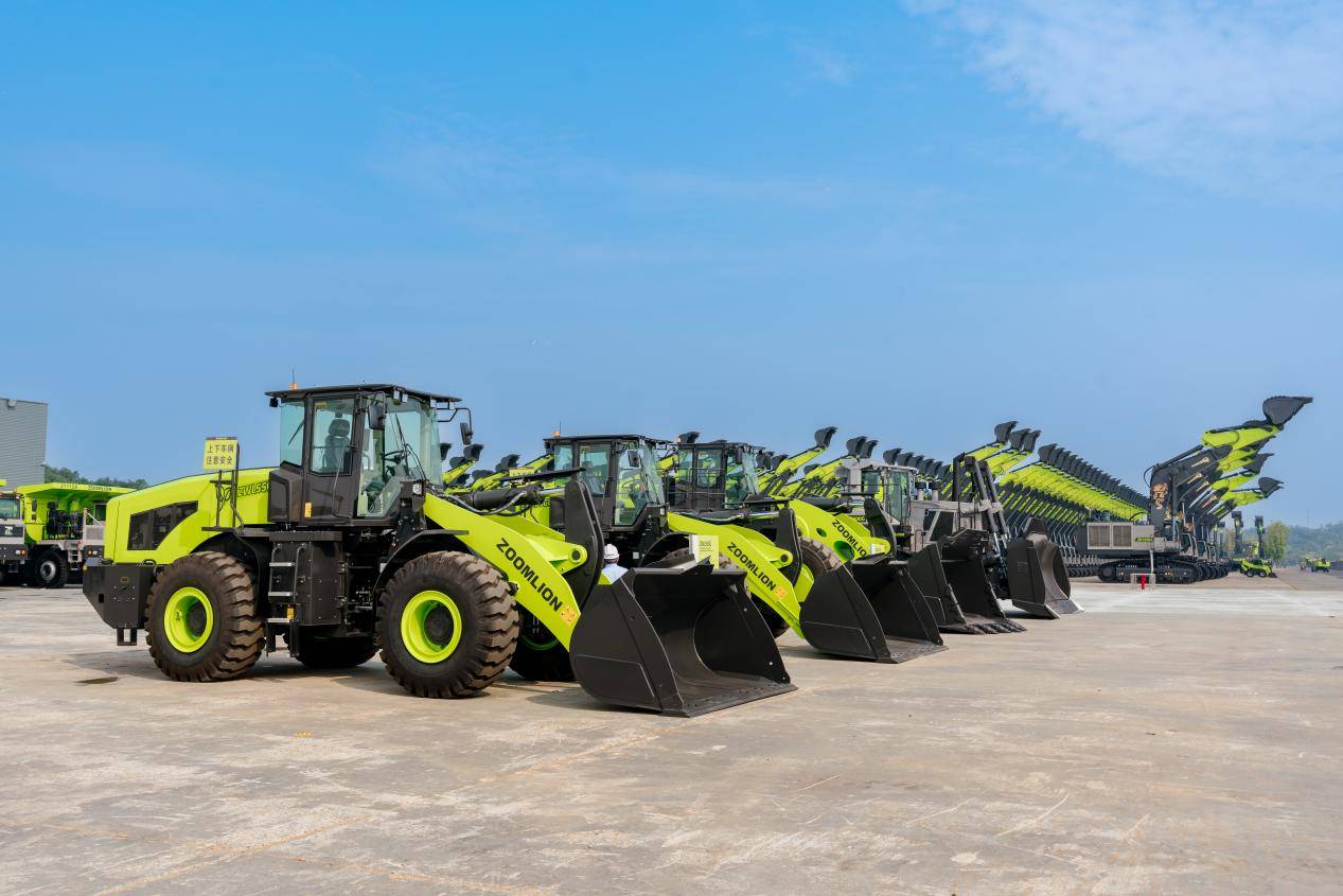 中联重科获得发明专利授权:“用于控制底盘调平的方法、控制器及步履式挖掘机”