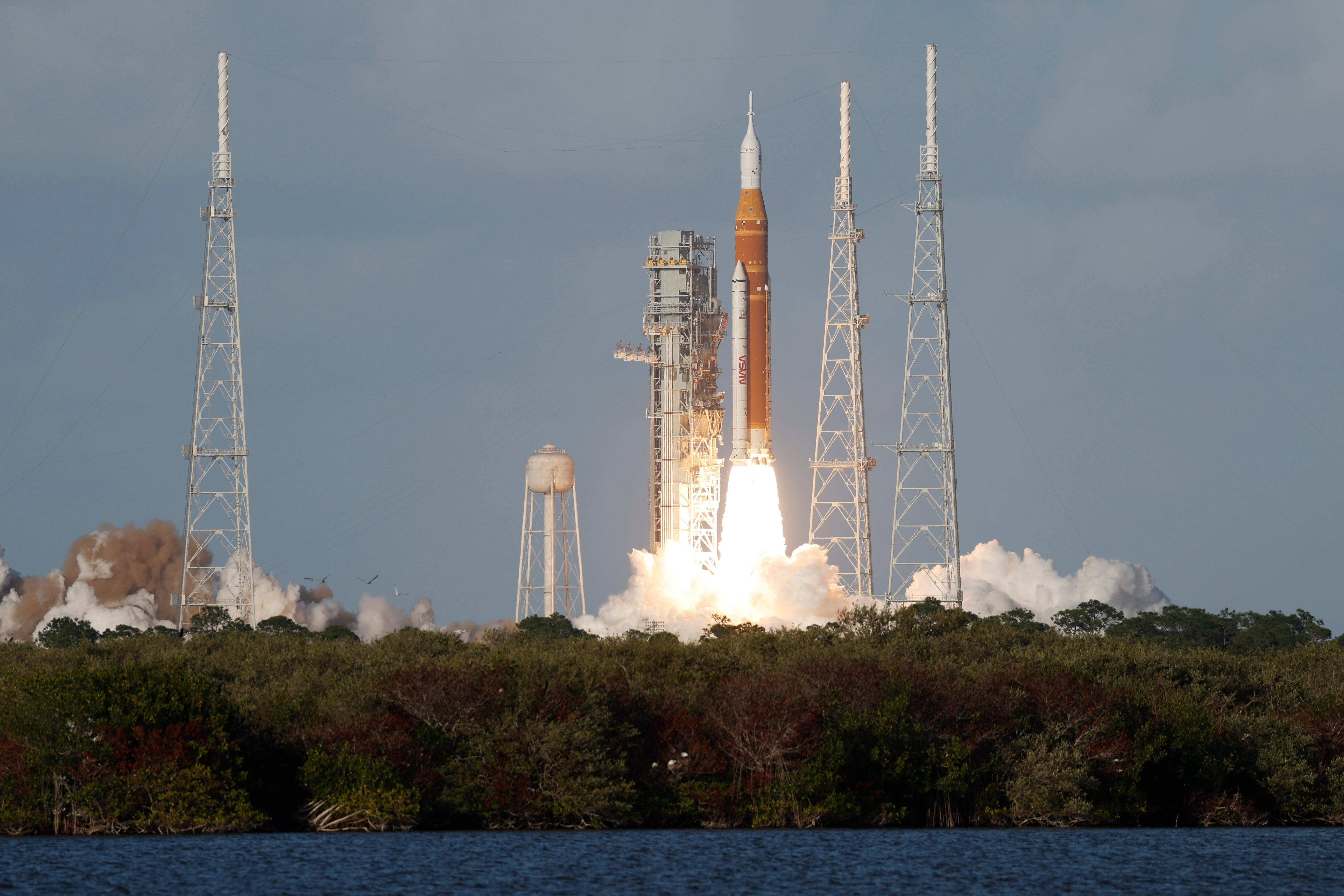 新闻分析丨“阿耳忒弥斯2号”任务为何只绕月不登月