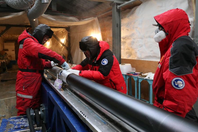 新华鲜报丨钻穿3413米冰盖 揭秘我国首次南极冰下湖热水钻探