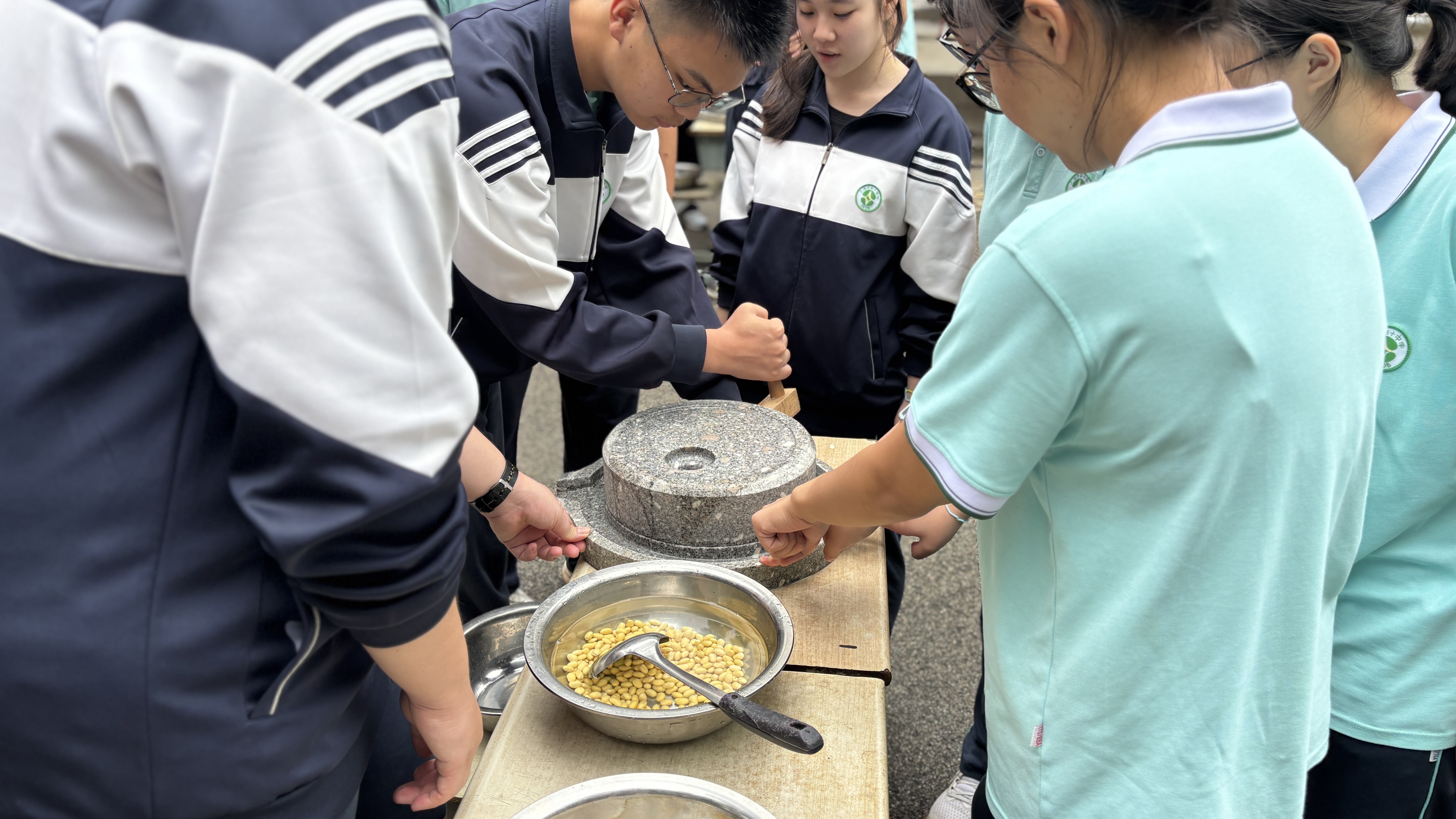 春耕一线观察丨种田“老把式”遇上“新科技”