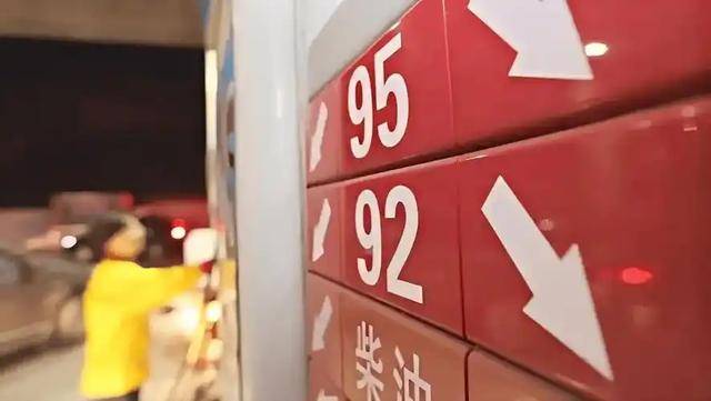 顶住油价下滑！“三桶油”前三季度净赚2582亿元，中石油扛起盈利半边天