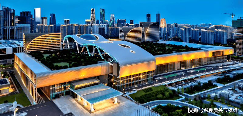 秀我中国丨具身智能“以球会客” 智元灵犀X2秀乒乓技能