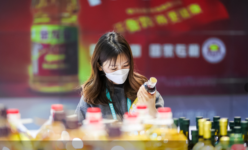 德力佳于上交所敲钟：上市首日高开超100% 乘资本市场东风“破浪前行”