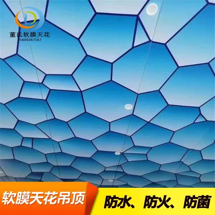 金 螳 螂获得实用新型专利授权:“一种移动式发光结构及其吊顶层”
