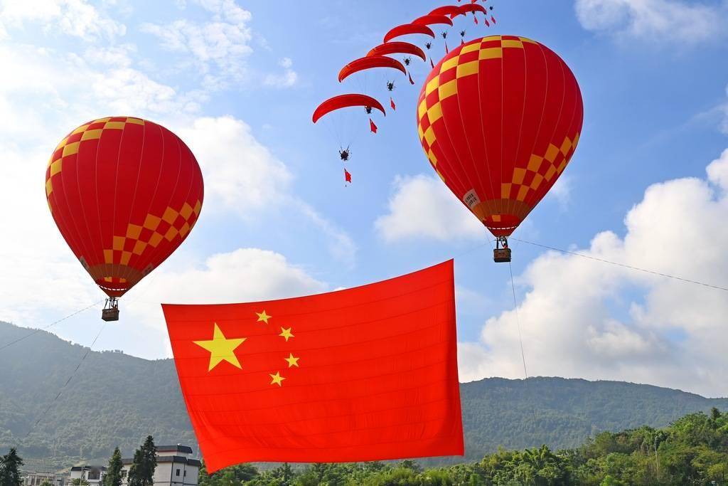 张洪章:回到祖国 感到无比踏实温暖